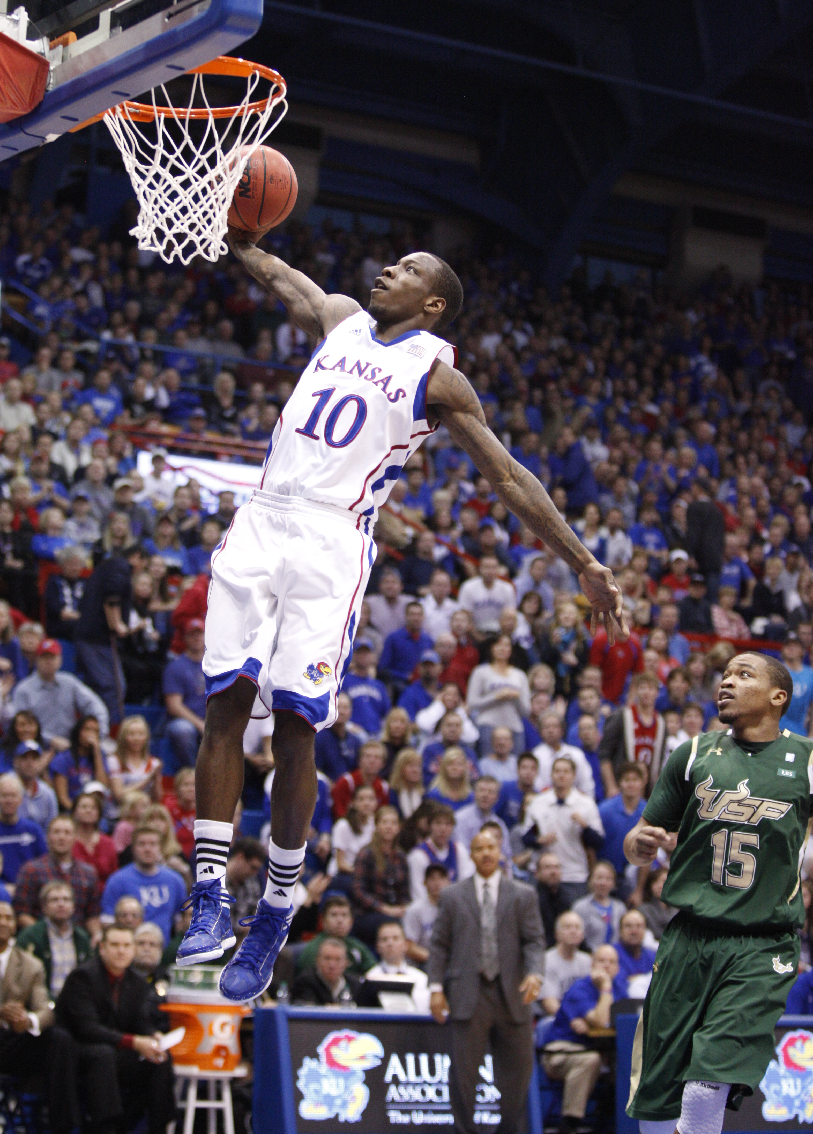 Shaquille O'Neal's Footwork And Ferocious Dunk On David Robinson Prove  Nobody Could Guard Him Today - Fadeaway World, image size:3143x4383